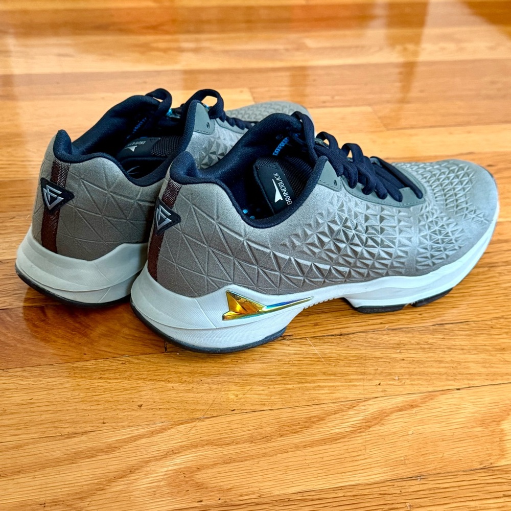 BrandBlack Force Vector trainers/sneakers, Size 8.5, Olive